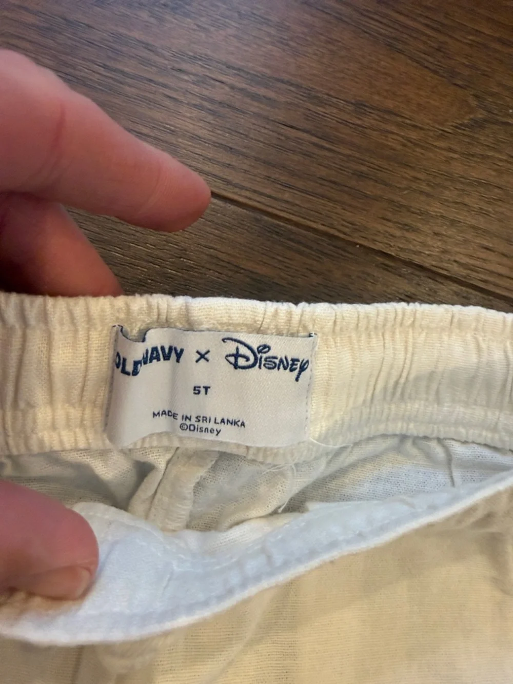 Old Navy x Disney White Mickey Embroidered Shorts 5T - C42-005